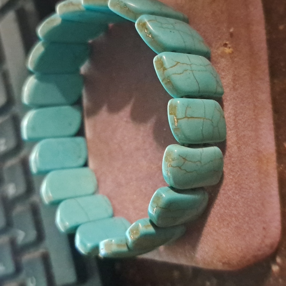 Howlite Stretch Bracelet - Picture 2 of 3